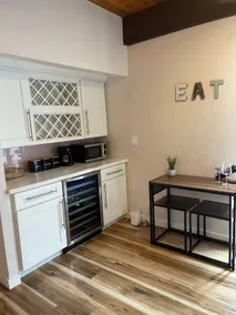 Private Guest Suite with Private Entry - Image 3