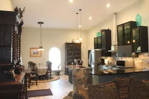 Luxurious guesthouse with antique furnishings. - Image 3