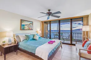 Ocean View Beach Front Condo- Downtown Lahaina - Image 2