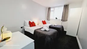 Blueville House, Bluewater, 4 Bedroom Houses, Greenhithe, Dartford, Kent-Hosted by Castile Accommodations Ltd - Image 4