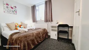 Blueville House, Bluewater, 4 Bedroom Houses, Greenhithe, Dartford, Kent-Hosted by Castile Accommodations Ltd - Image 4