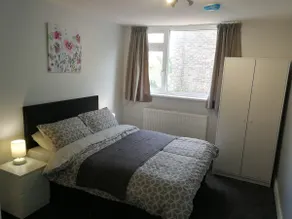 Blueville House, Bluewater, 4 Bedroom Houses, Greenhithe, Dartford, Kent-Hosted by Castile Accommodations Ltd - Image 5
