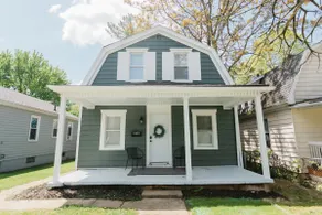 Beautiful Cape Cod House in Central Location - Image 3