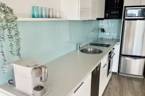 Broadbeach Ideal Location 1011 - Image 4