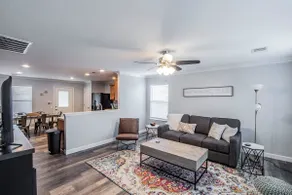 Newly Minted Bungalow, near Austin - Image 2