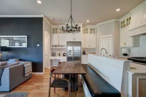 Contemporary 3B 2B Luxuriously Furnished Home - Image 4