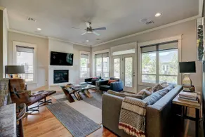 Contemporary 3B 2B Luxuriously Furnished Home - Image 5