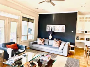 Contemporary 3B 2B Luxuriously Furnished Home - Image 2