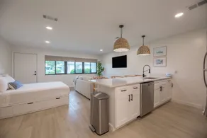 Modern Seagrove studio steps from the beach - Image 3