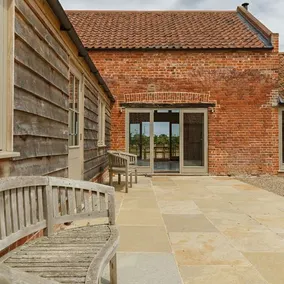 Stunning Barn Conversion - Image 2
