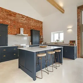 Stunning Barn Conversion - Image 3