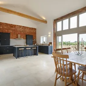 Stunning Barn Conversion - Image 5