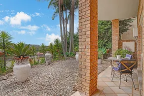 Beach 5 Mins • Stylish Dog-Friendly Holiday House - Image 3