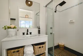 Beach 5 Mins • Stylish Dog-Friendly Holiday House - Image 5
