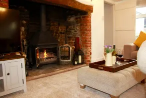 Romantic* Castle on the Hill Cottage *Framlingham - Image 5