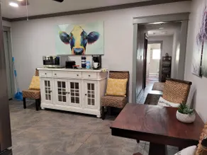 DOWNTOWN COZY GETAWAY - Image 2