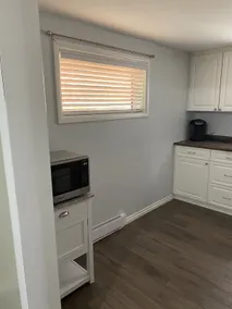 Basement Suite conveniently close to the hospital - Image 3