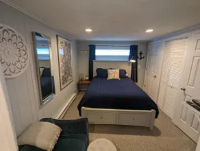 Cozy Private Studio Unit w/ Laundry and Parking! - Image 3