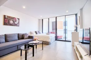 Superb 2-Brs Apt near CBD & Free Parking ! - Image 4