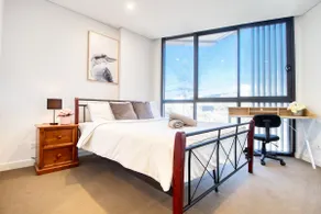 Superb 2-Brs Apt near CBD & Free Parking ! - Image 2