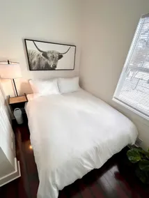Cozy Retreat - Walk to Downtown, Shops & Breweries - Image 5