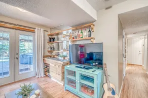 Boho Retreat w/King Bed on Bow River Pathway - Image 4