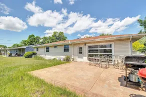 Shadow Lane Tailgate House - Newly Remodeled - Image 5