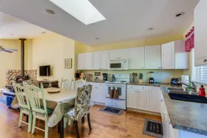 Saffron | 30 Min to Yosemite + Golf & Mtn Views - Image 2