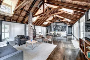 Modern Farm house in heart of the City- Sleeps 12 - Image 4