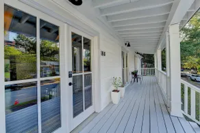 Modern Farm house in heart of the City- Sleeps 12 - Image 3