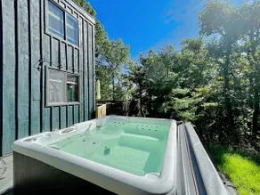 New Breathtaking Catskill Retreat with Views and Hot Tub, The Nest Retreat in Woodstock Catskill - Image 4
