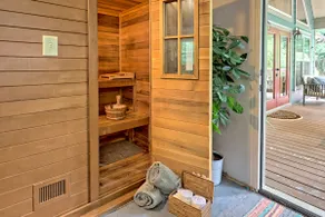 The Canopy: Single-Level Sky Valley Home Private Sauna & Wellness Space. No pets - Image 3