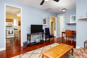 Whole House with Walk-in Shower & many amenities - Image 2
