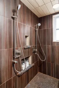 Whole House with Walk-in Shower & many amenities - Image 5