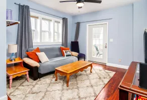 Whole House with Walk-in Shower & many amenities - Image 3