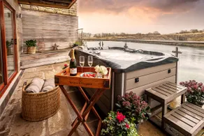 Clearwater - lakeside house with hot tub and views - Image 2