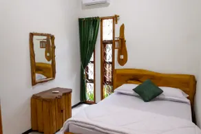 Omaha Homestay -Woody Green House with 3 Bed Rooms - Image 5