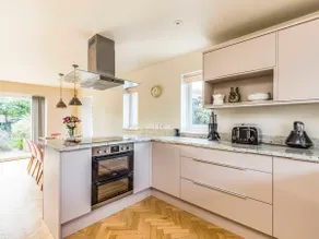 Stylish and fresh 4 bed beach house with garden - Pass the Keys - Image 5