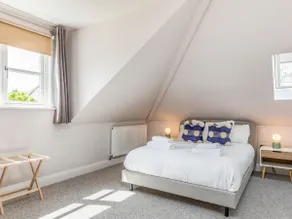 Stylish and fresh 4 bed beach house with garden - Pass the Keys - Image 3