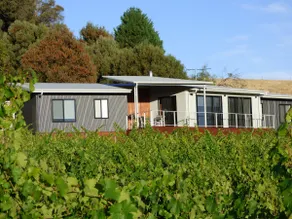 Scenic vineyard retreat for the ultimate getaway - Image 2