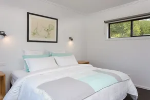 Scenic vineyard retreat for the ultimate getaway - Image 4