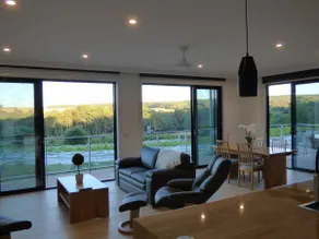 Scenic vineyard retreat for the ultimate getaway - Image 5
