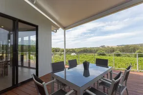 Scenic vineyard retreat for the ultimate getaway - Image 3