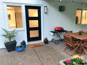 Peaceful Garden Suite - Bright & Cozy Escape - Image 2