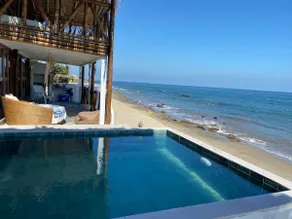 La Soñadora oceanfront house with pool - Image 2