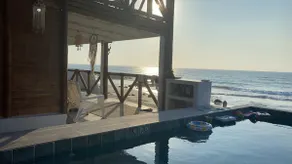La Soñadora oceanfront house with pool - Image 5