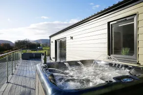 Castlehill cabin with a hot tub - Image 5