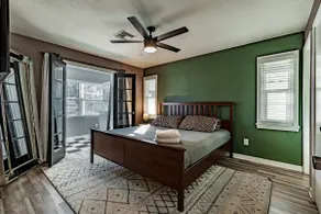 Adorable 1-bedroom home w/ Full Kitchen & Parking - Sleeps 4 - Image 2