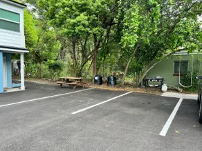 Adorable 1-bedroom home w/ Full Kitchen & Parking - Sleeps 4 - Image 4