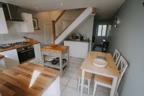 Peak District property with direct canal access - Image 3